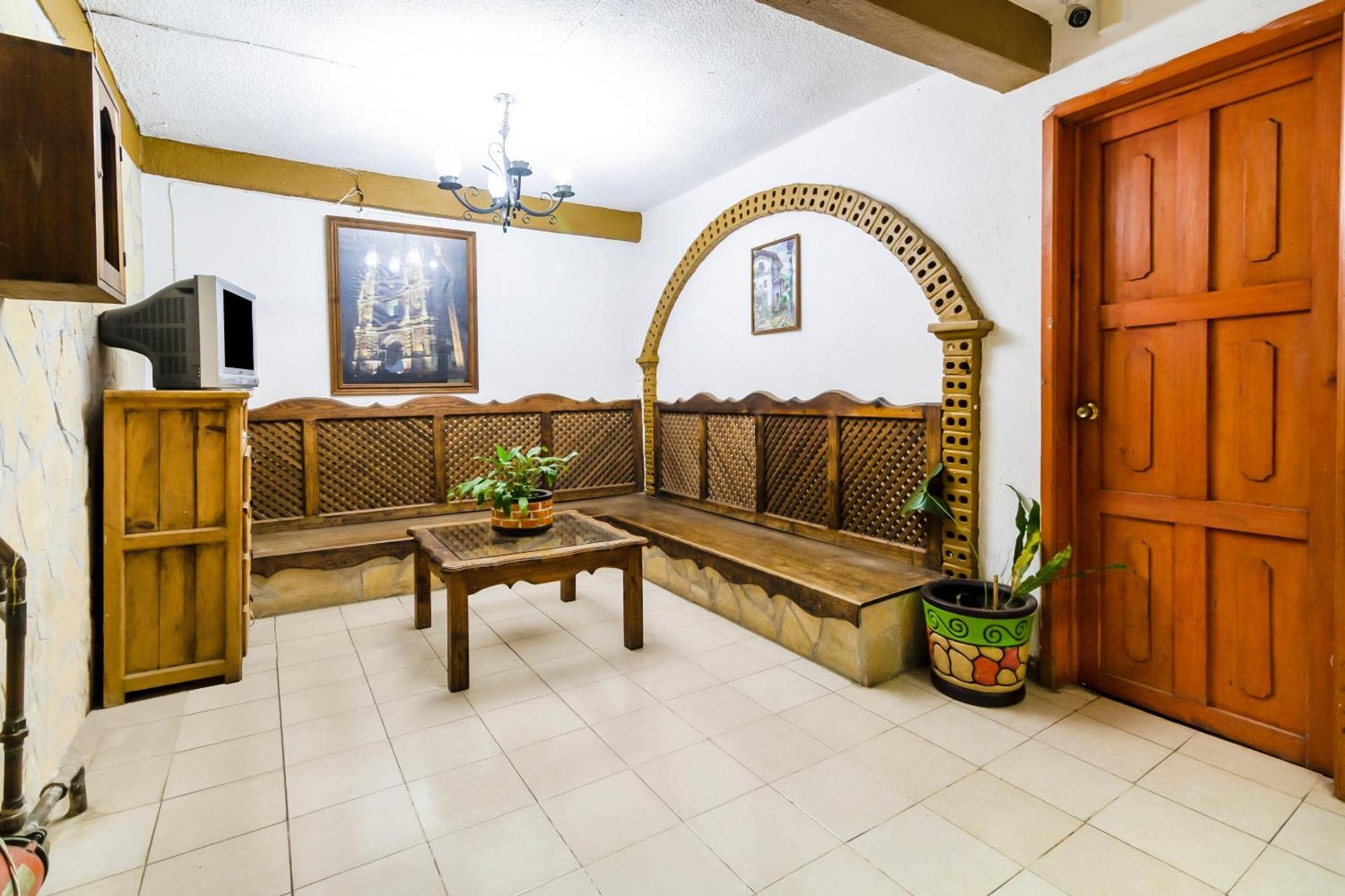 Oyo Hotel La Luna, Templo De Santo Domingo De Guzman San Cristobal de las Casas Exterior photo
